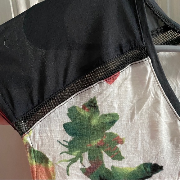 Vera Wang Floral Top - Picture 9 of 12